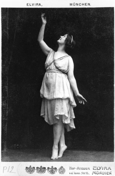 イサドラ・ダンカン（1877-1927）c.1903-04 作： Elvira Studio